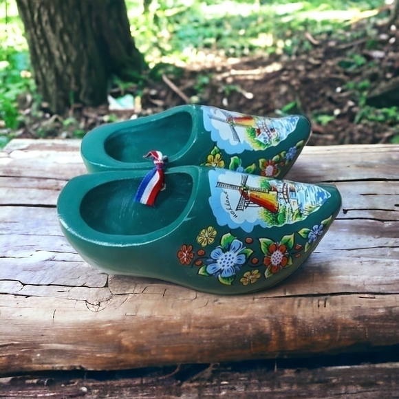 Authentic Hand Painted Childrens Wooden Dutch Clogs - Picture 1 of 7